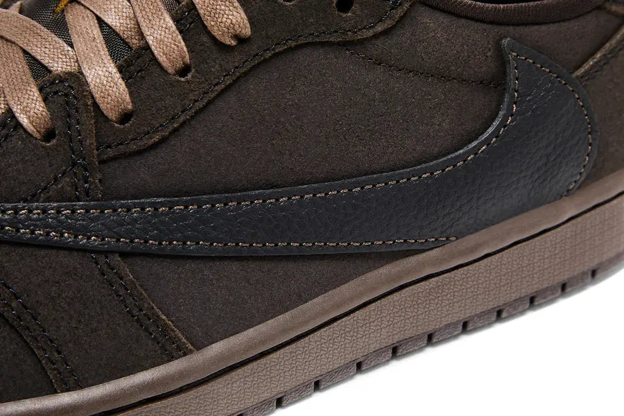 Jordan 1 Low Travis Scott Samtbraun