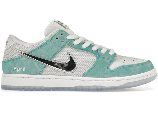 SB Dunk Low April