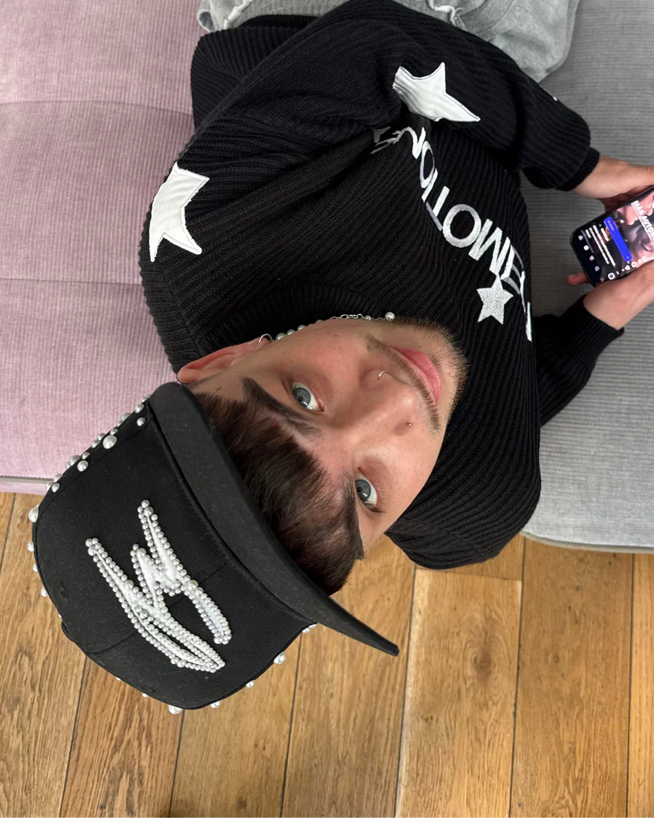 NoEmotions Pearl Hat Black