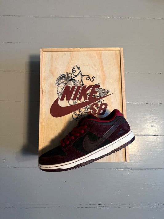 SB Dunk Low Riot Special Box