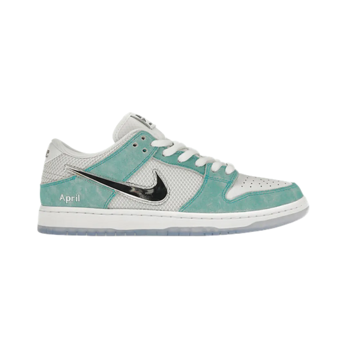 SB Dunk Low April