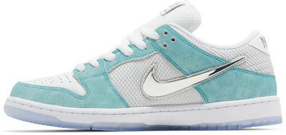 SB Dunk Low April