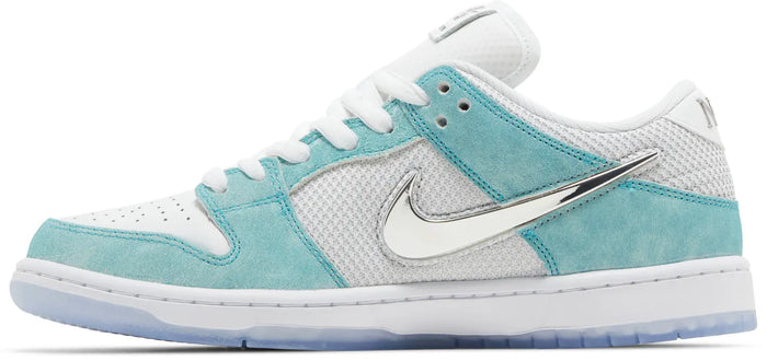 SB Dunk Low April