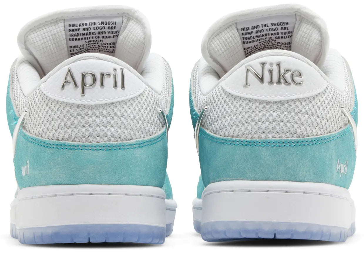 SB Dunk Low April