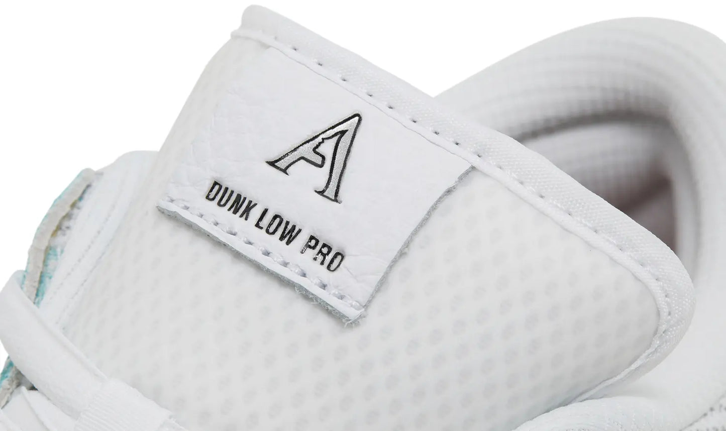 SB Dunk Low April