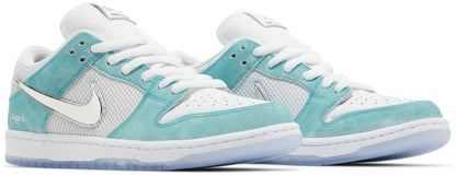 SB Dunk Low April