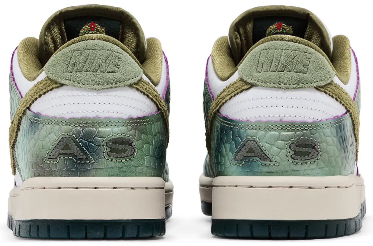 SB Dunk Low Chameleon