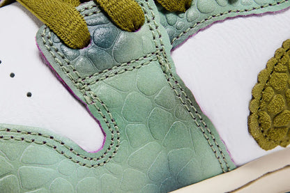 SB Dunk Low Chameleon