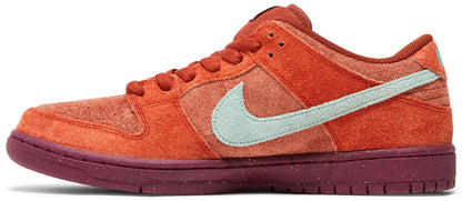 SB Dunk Low Mystic Red