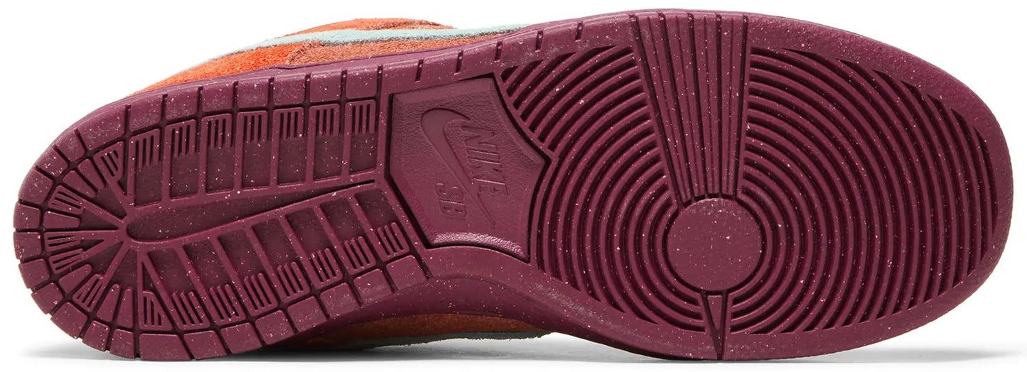 SB Dunk Low Mystic Red