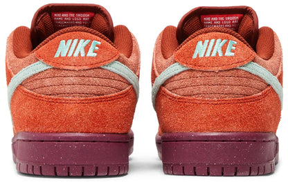 SB Dunk Low Mystic Red