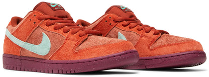SB Dunk Low Mystic Red
