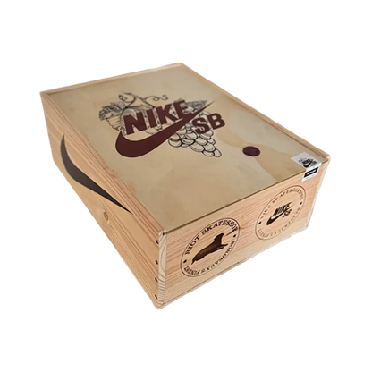 SB Dunk Low Riot Spezialbox