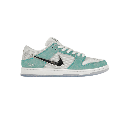 SB Dunk Low April